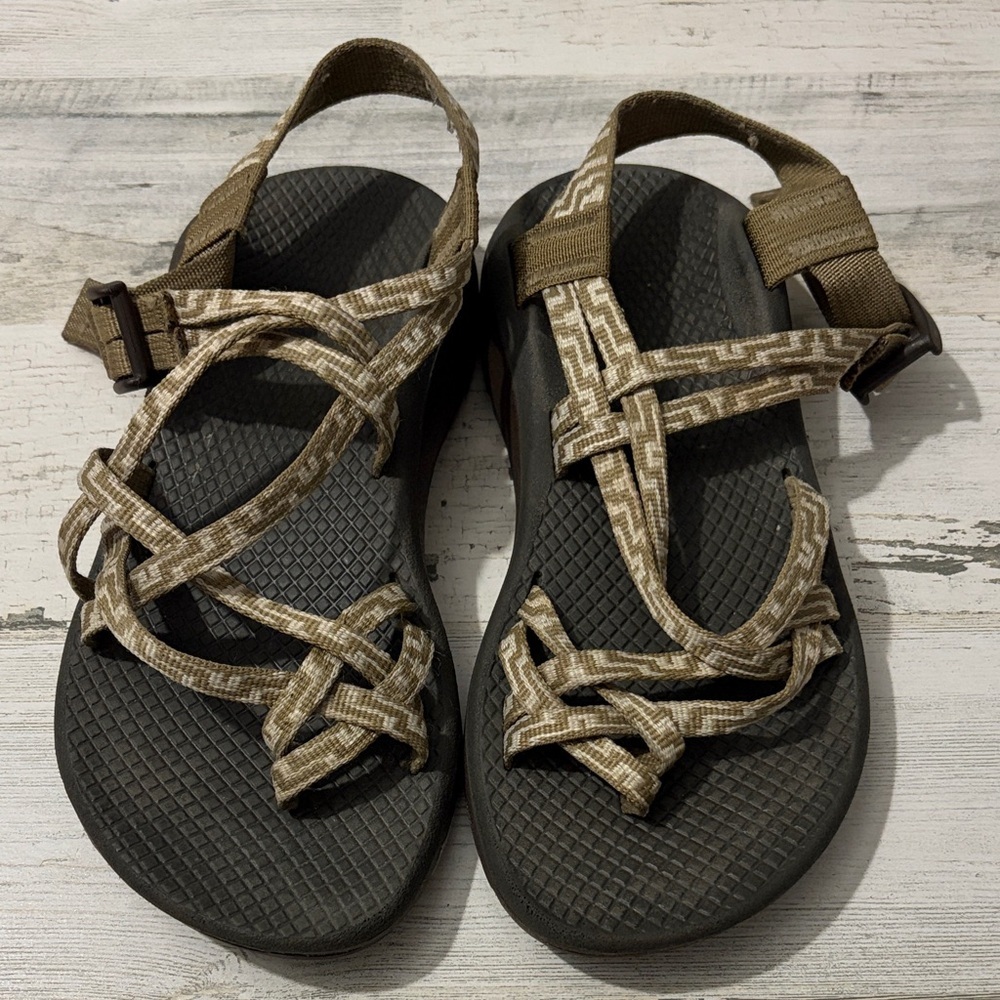 Chaco Tan and Cream Sandals size 6 - Picture 2 of 12
